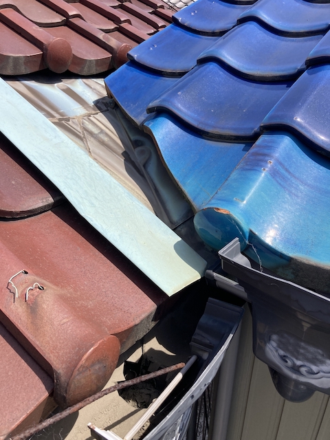 水漏れ発生中の雨樋・別角度